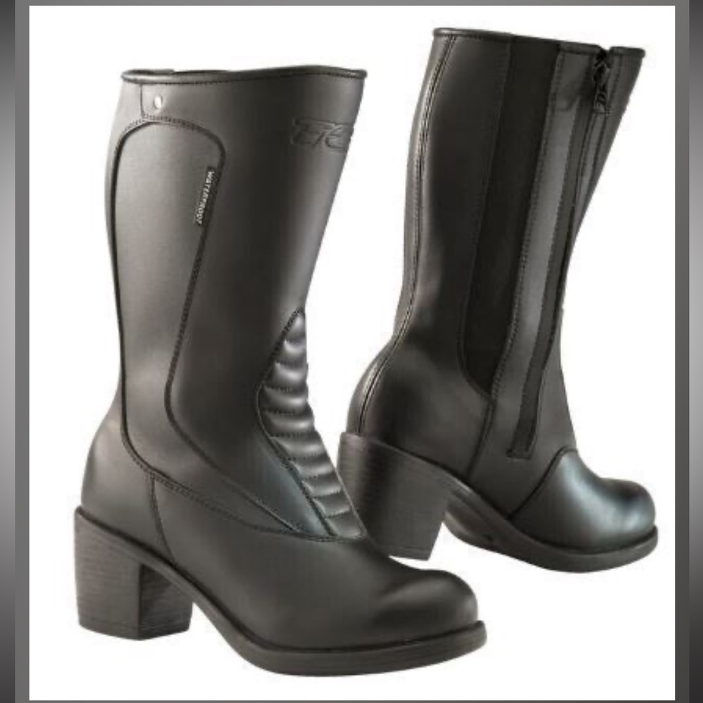 TCX PAIR OF WOMEN'S CLASSIC WATERPROOF BOOTS NEW IN BOX SIZE 6.5